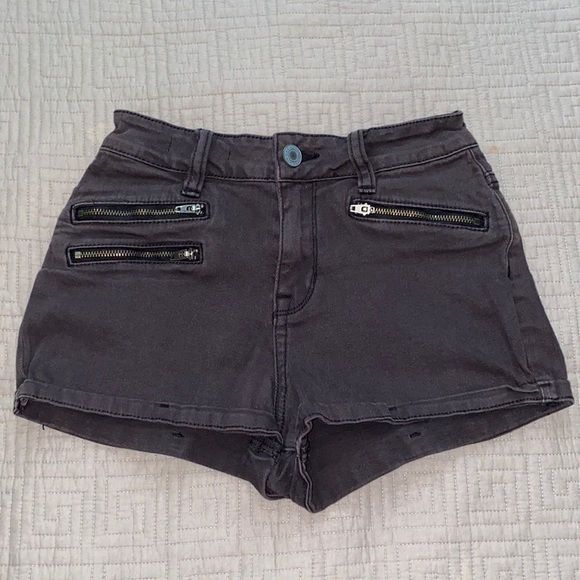 Kendall + Kylie Shorts - Picture 1 of 3